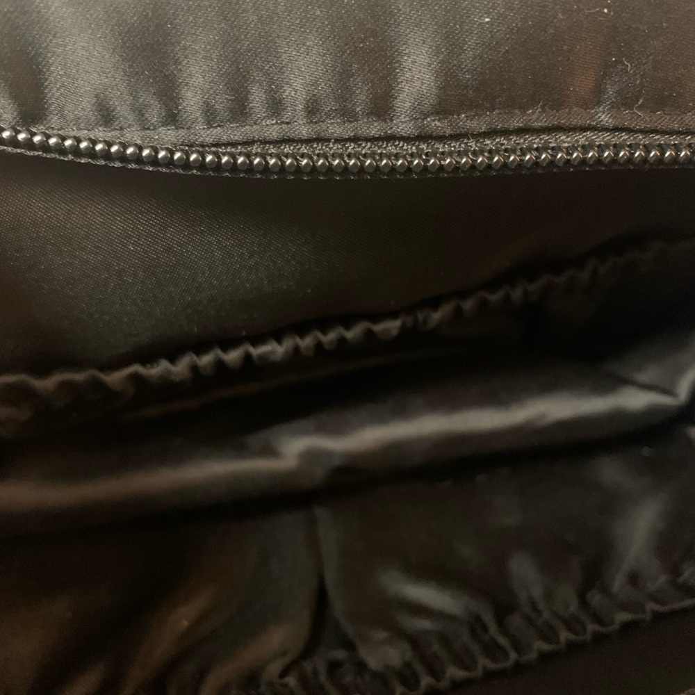 🔥GIORGIO ARMANI PARFUME UNISEX Travel BAG NO CALLOUTS CLEAN. NEVER USED - Picture 6 of 6